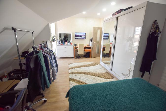 Apartament 3 camere -SUT 95 MP - mansarda inalta - Bucurestii  Noi