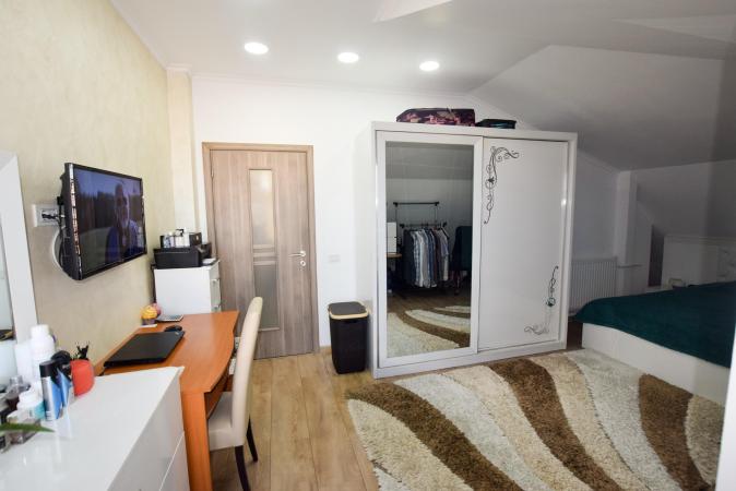Apartament 3 camere -SUT 95 MP - mansarda inalta - Bucurestii  Noi