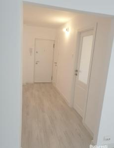 Apartament 2 camere , renovat  ,Vitan Mall  ,Vitan ,bloc mixt ,etaj 2/4