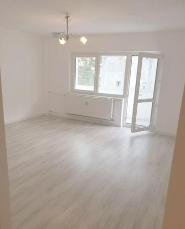 Apartament 2 camere , renovat  ,Vitan Mall  ,Vitan ,bloc mixt ,etaj 2/4