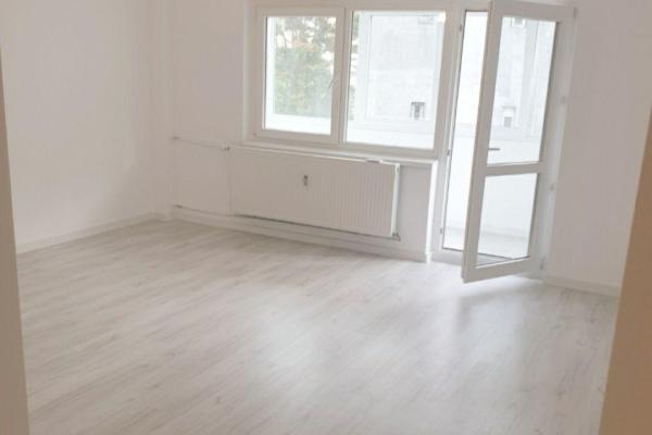 Apartament 2 camere , renovat ,Vitan Mall ,Vitan ,bloc mixt ,etaj 2/4