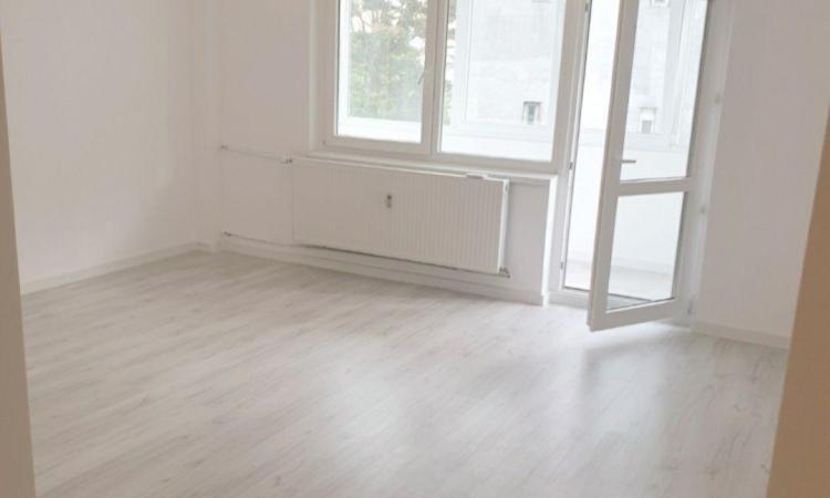 Apartament 2 camere , renovat ,Vitan Mall ,Vitan ,bloc mixt ,etaj 2/4