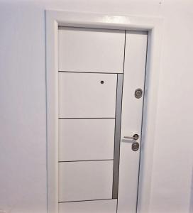 Apartament 2 camere , renovat  ,Vitan Mall  ,Vitan ,bloc mixt ,etaj 2/4