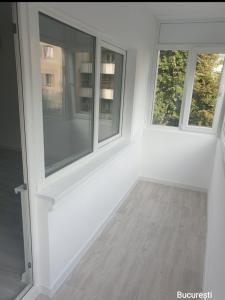 Apartament 2 camere , renovat  ,Vitan Mall  ,Vitan ,bloc mixt ,etaj 2/4