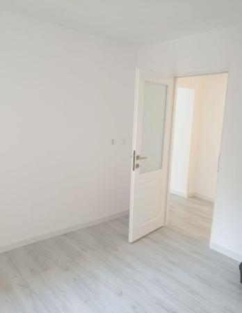 Apartament 2 camere , renovat  ,Vitan Mall  ,Vitan ,bloc mixt ,etaj 2/4