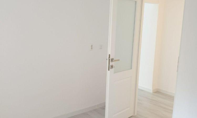 Apartament 2 camere , renovat ,Vitan Mall ,Vitan ,bloc mixt ,etaj 2/4