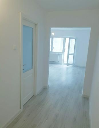 Apartament 2 camere , renovat  ,Vitan Mall  ,Vitan ,bloc mixt ,etaj 2/4