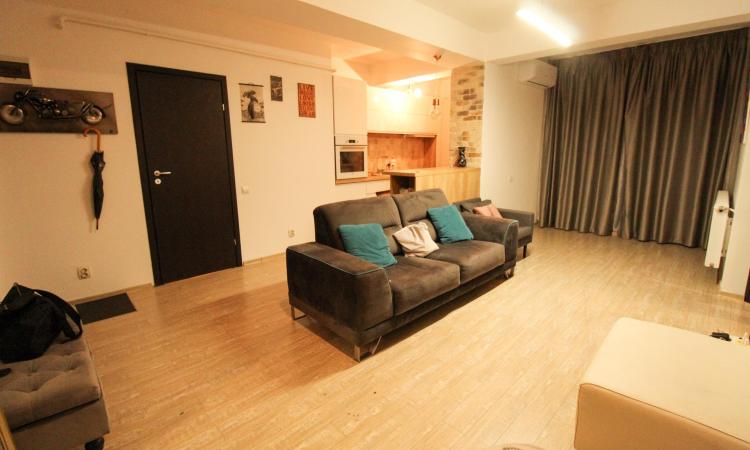 Unirii - Decebal - Piata Alba Iulia - 2014 - centrala termica proprie/terasa 8 m