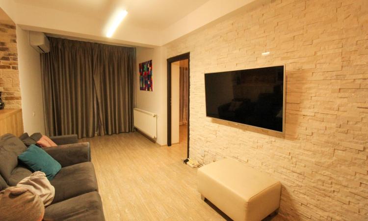 Unirii - Decebal - Piata Alba Iulia - 2014 - centrala termica proprie/terasa 8 m