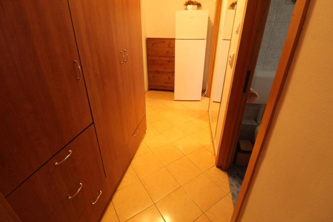 Matei Basarab-Calea Calarasilor-bloc mixt-45 mp