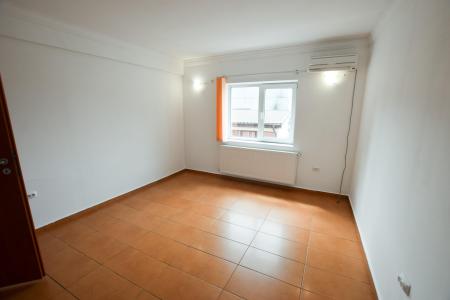 Calea Calarasi Piata Muncii Spatiu birouri in Vila 2005 3 camere