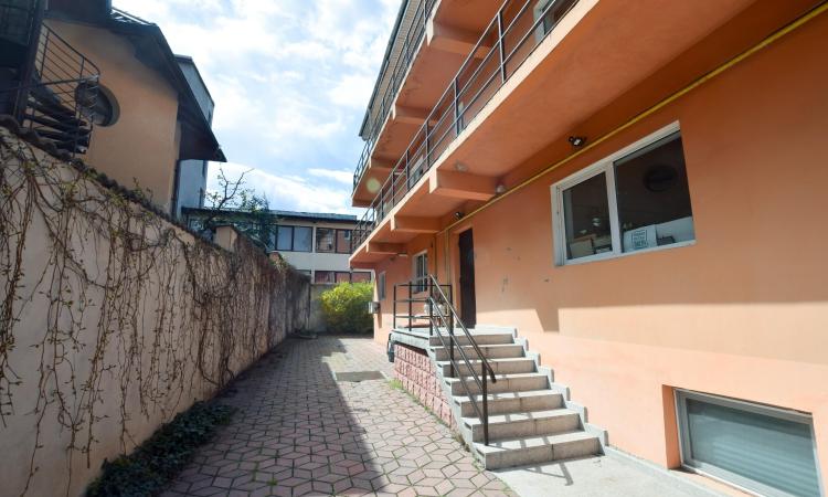 Calea Calarasi Piata Muncii Spatiu birouri in Vila 2005 3 camere