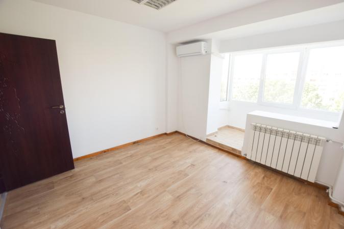 Bulevardul Unirii Fantani Spatiu birouri 4 camere 100mp