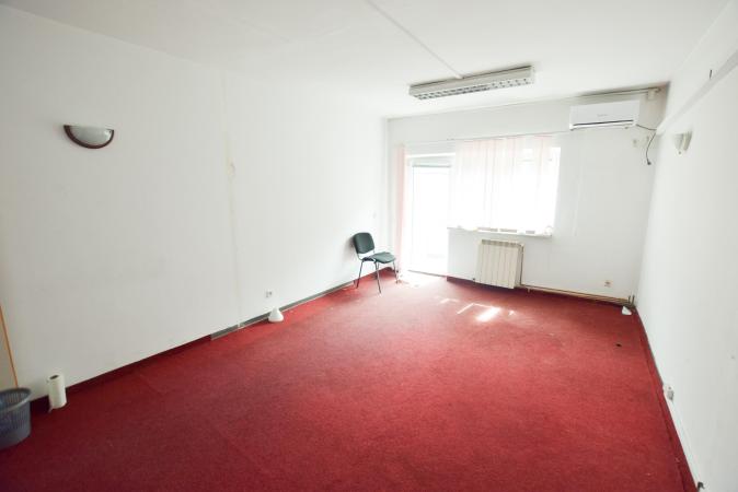 Unirii Regina Maria Spatiu birouri 100mp Trei camere  Centrala