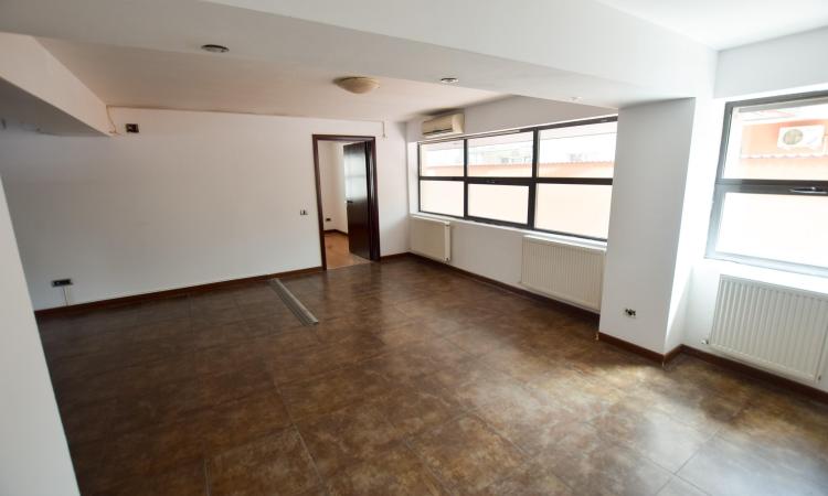Rond Alba Iulia Bd Unirii Spatiu birouri 3 camere 100mp