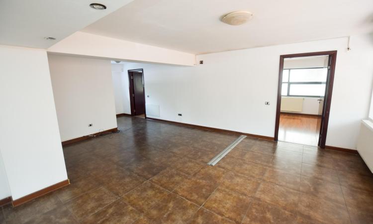 Rond Alba Iulia Bd Unirii Spatiu birouri 3 camere 100mp