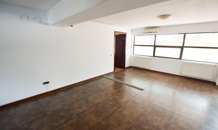 Rond Alba Iulia Bd Unirii Spatiu birouri 3 camere 100mp