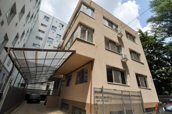 2 Camere - demisol luminos - mobilat/utilat - Metrou Timpuri Noi