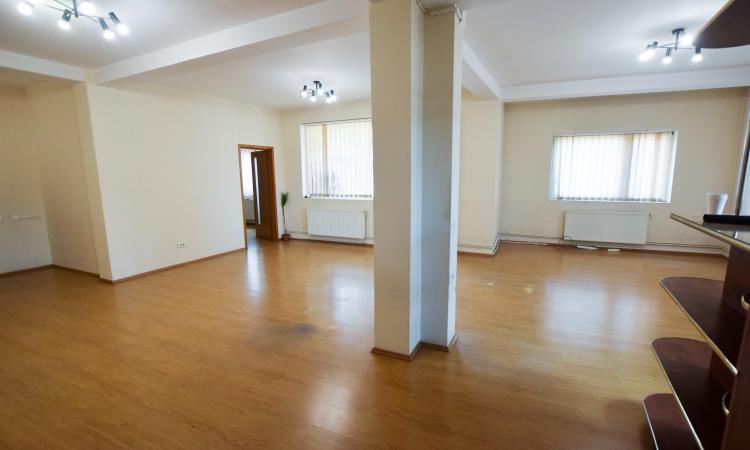 Vatra Luminoasa Iancului Spatiu birouri in Vila noua 100mp