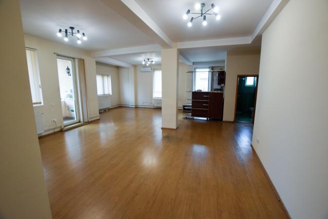Vatra Luminoasa Iancului Spatiu birouri in Vila noua 100mp