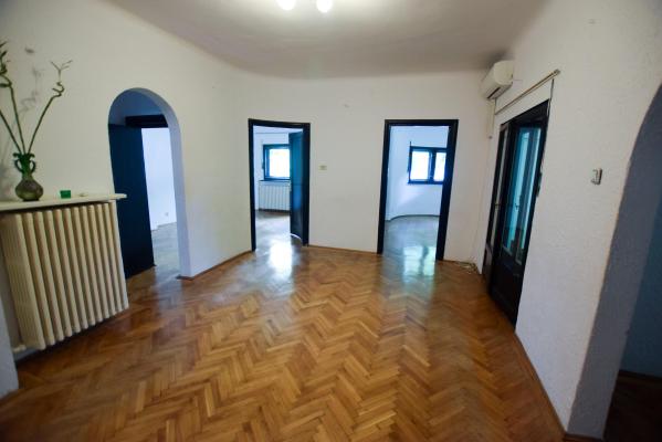 Piata Romana Dacia Eminescu Spatiu birouri 3 camere 100mp