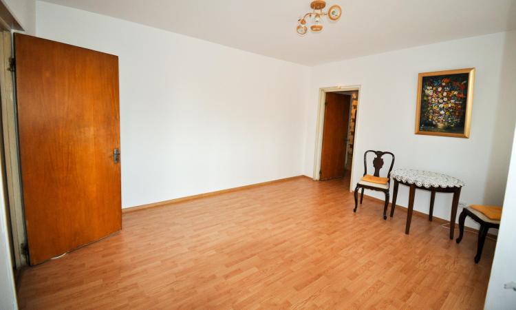 Apartament 3 camere - etaj 3 - 71 mp - Metrou Iancului