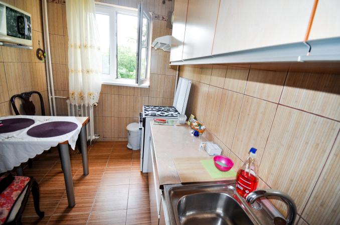 Apartament 3 camere - etaj 3 - 71 mp - Metrou Iancului