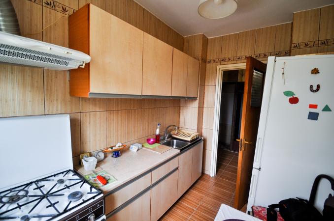 Apartament 3 camere - etaj 3 - 71 mp - Metrou Iancului