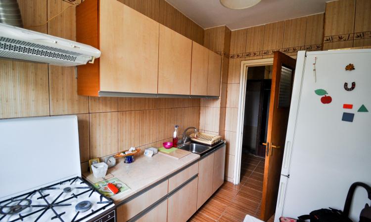 Apartament 3 camere - etaj 3 - 71 mp - Metrou Iancului