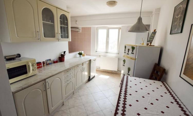 Calea Calarasi Delea Apartament 3 camere Centrala Proprie Balcon