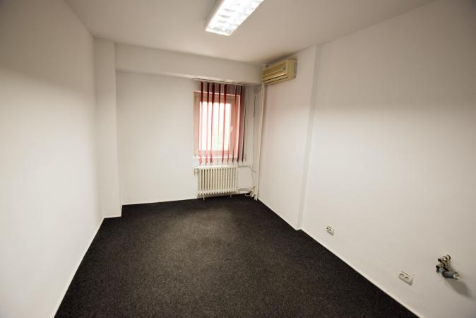 Tineretului metrou Timpuri Noi Spatiu birouri 3 camere 70mp