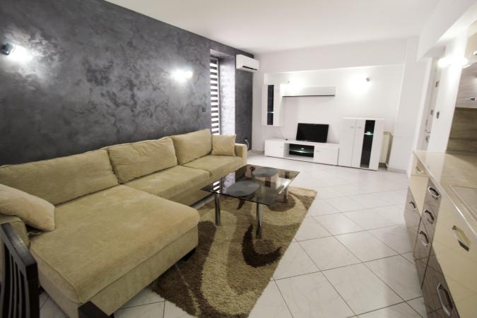 Garsoniera DUBLA-2 camere-Terasa 90 mp-Unirii-Piata Alba Iulia/complet renovata