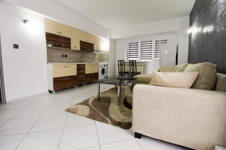 Garsoniera DUBLA-2 camere-Terasa 90 mp-Unirii-Piata Alba Iulia/complet renovata
