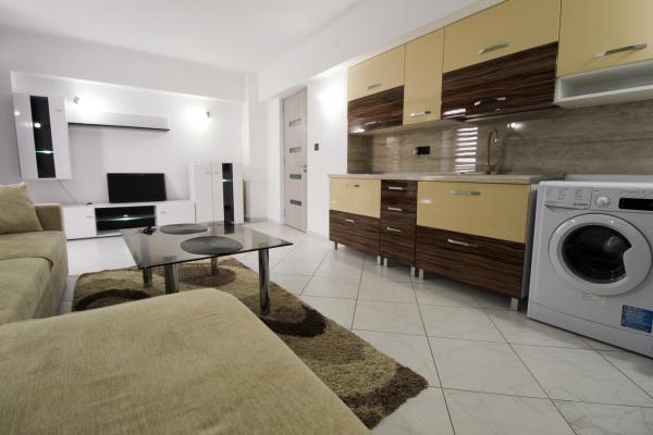 Garsoniera DUBLA-2 camere-Terasa 90 mp-Unirii-Piata Alba Iulia/complet renovata