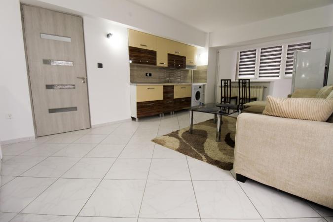 Garsoniera DUBLA-2 camere-Terasa 90 mp-Unirii-Piata Alba Iulia/complet renovata