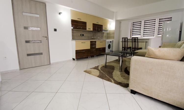 Garsoniera DUBLA-2 camere-Terasa 90 mp-Unirii-Piata Alba Iulia/complet renovata