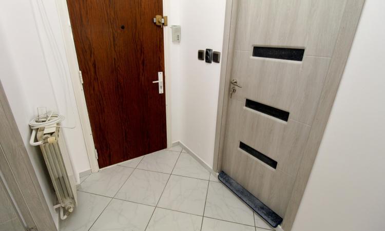 Garsoniera DUBLA-2 camere-Terasa 90 mp-Unirii-Piata Alba Iulia/complet renovata