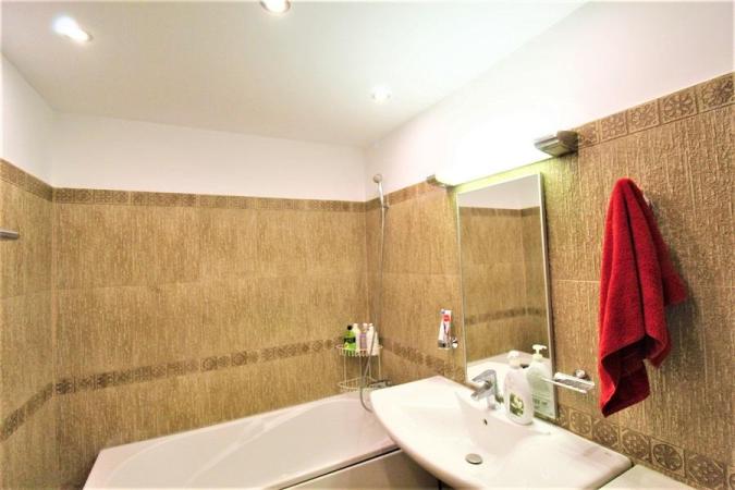 Apartament 2 camere Unirii - Sfanta Vineri - imobil 1991
