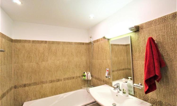 Apartament 2 camere Unirii - Sfanta Vineri - imobil 1991