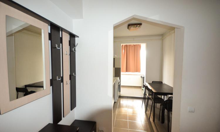Titan - Piata Minis - 3 camere decomandat- Aleea Barajul Rovinari