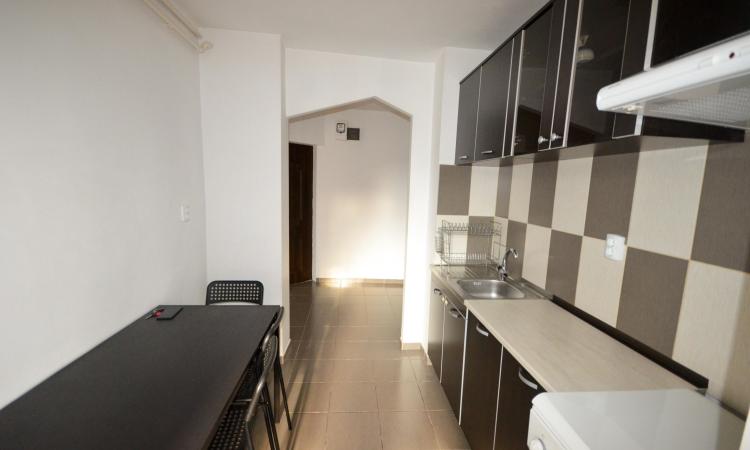 Titan - Piata Minis - 3 camere decomandat- Aleea Barajul Rovinari