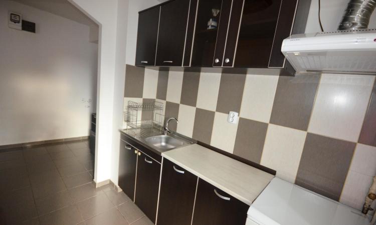 Titan - Piata Minis - 3 camere decomandat- Aleea Barajul Rovinari