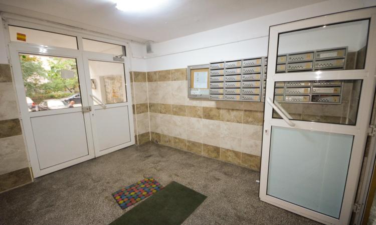 Titan - Piata Minis - 3 camere decomandat- Aleea Barajul Rovinari