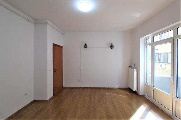 Apartament 3 camere Universitate - Bulevardul Balcescu - Bloc Consolidat 2006