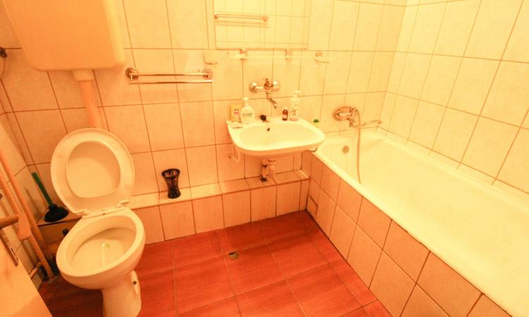 Decebal-Calea Calarasilor-bloc mixt/reabilitat-45 mp