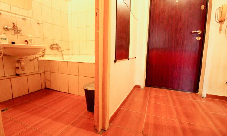 Decebal-Calea Calarasilor-bloc mixt/reabilitat-45 mp