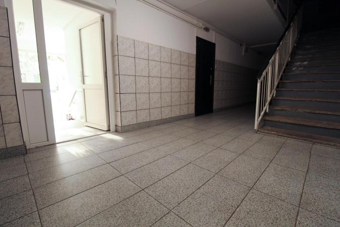 Decebal-Calea Calarasilor-bloc mixt/reabilitat-45 mp