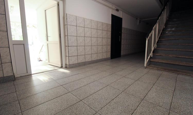 Decebal-Calea Calarasilor-bloc mixt/reabilitat-45 mp