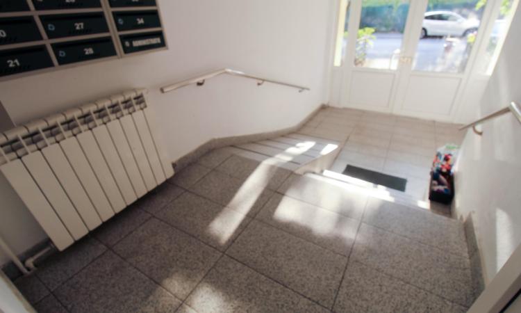 Decebal-Calea Calarasilor-bloc mixt/reabilitat-45 mp