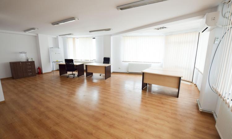 Nerva Traian Timpuri Noi Spatiu birouri In Bloc Nou Tip Vila 130mp 3 camere